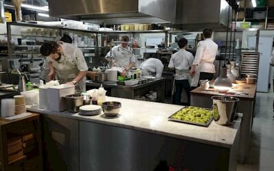 Jefe/a de partida caliente y Ayudante de cocina