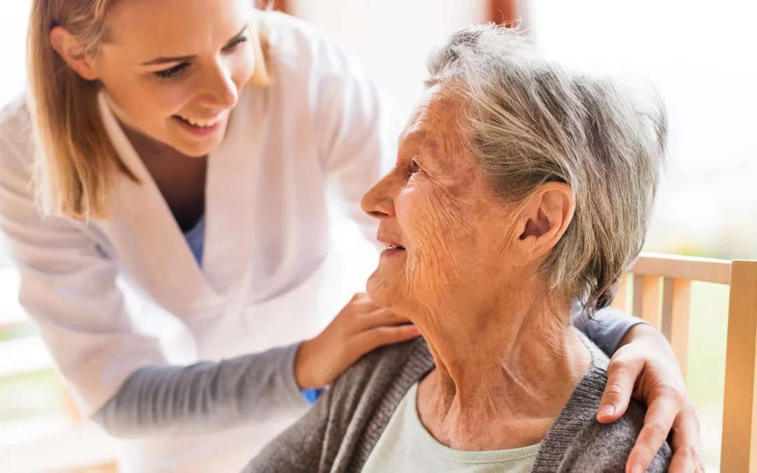 cuidadores de adultos mayores a domicilio que son (convert.io)