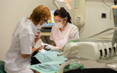 Cercam Aux Enfermeria per Clínica Dental