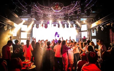 Buscamos gente para la barra de la fiesta del mes