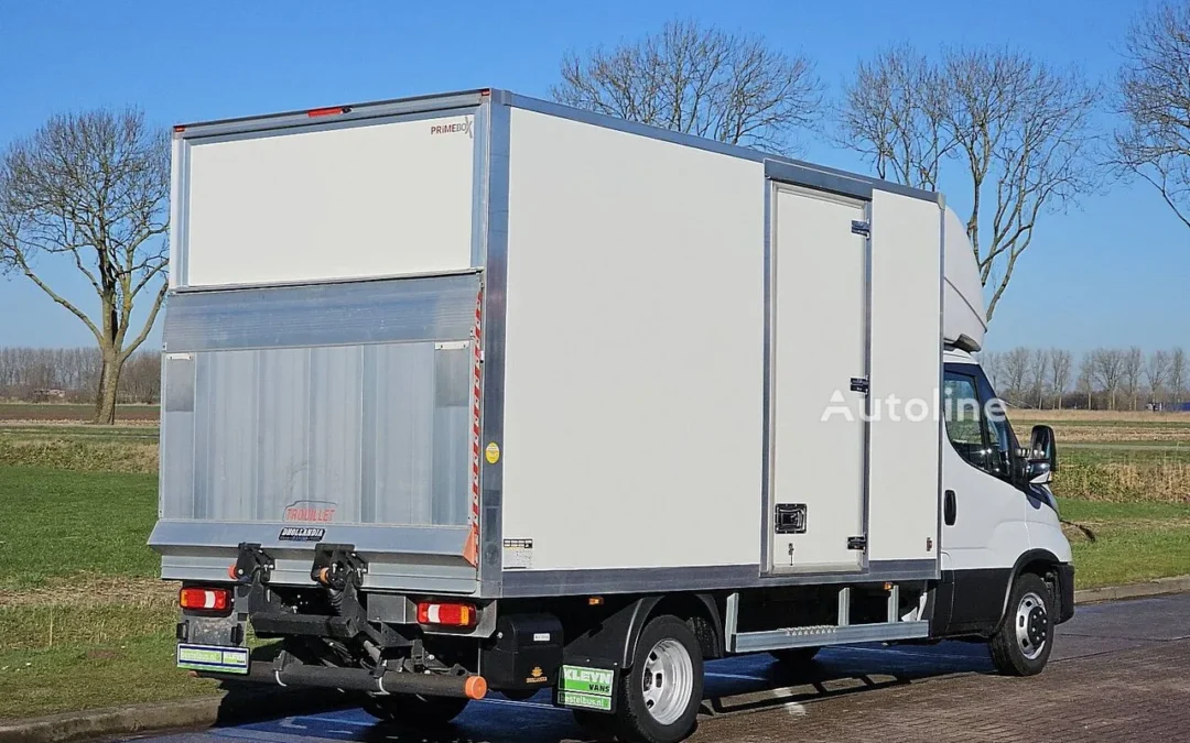 Buscamos incorporar: 2 chóferes repartidores y 2 comerciales