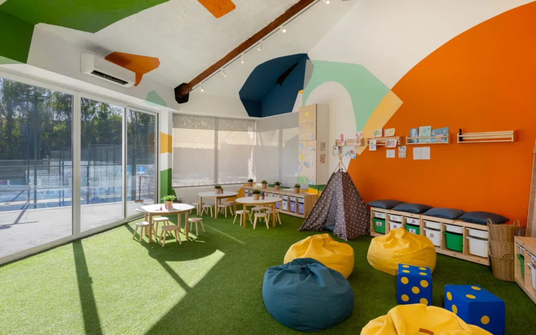 Hotel de 5* en Camp de Mar necesita  niñera/o para el Kids Club.