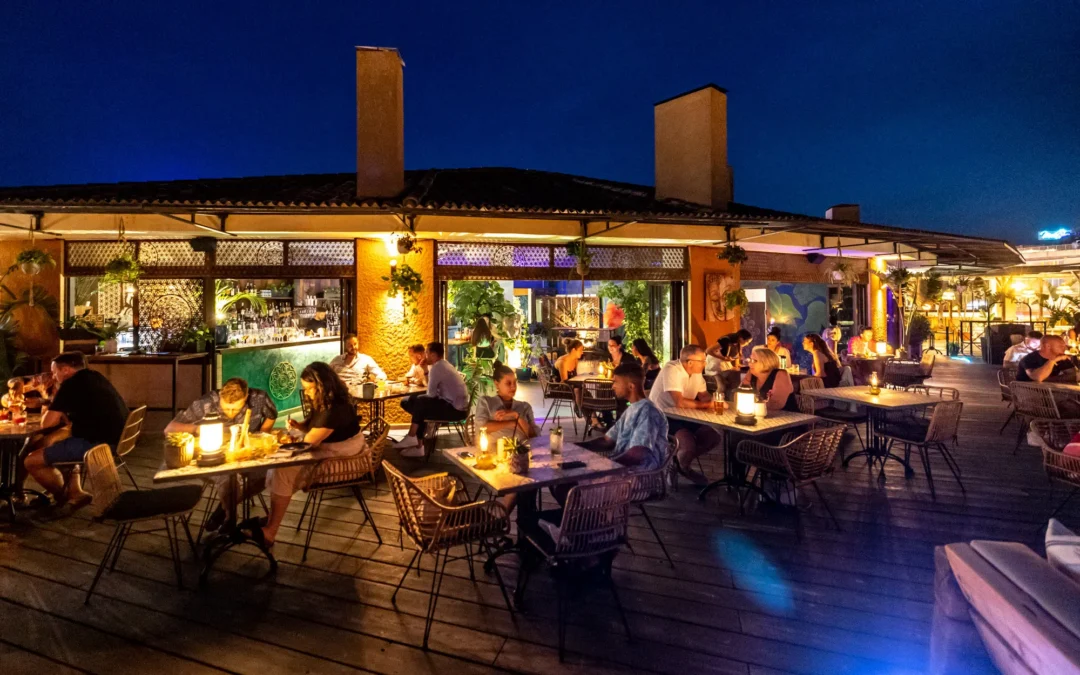 Buscamos personas para (sala, bar y cocina)