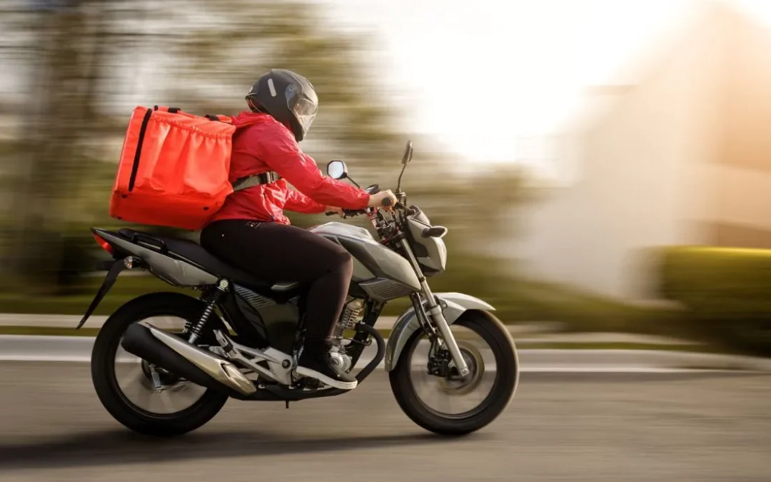 repartidor en moto