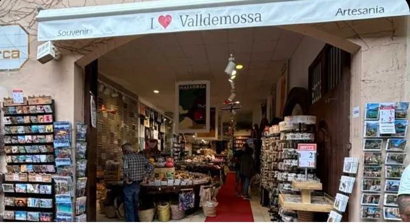 dependienta valldemossa