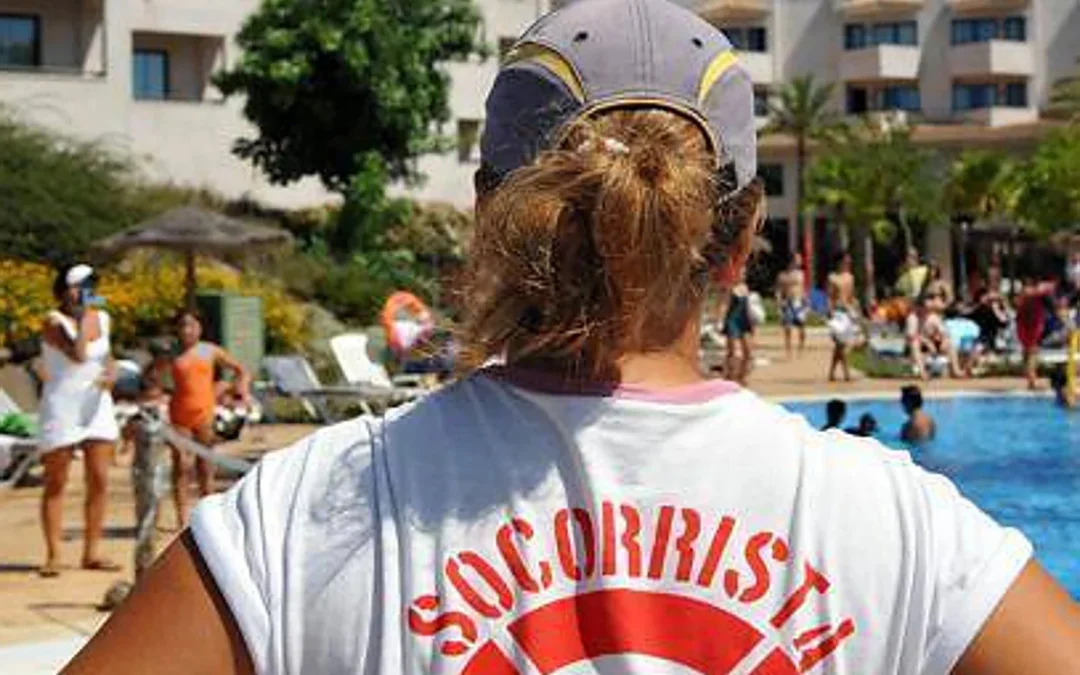 socorristas para piscinas hotel